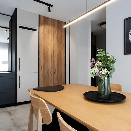 Comfort - Hillhouse By Mw Estates Self Check-in 24h 아파트